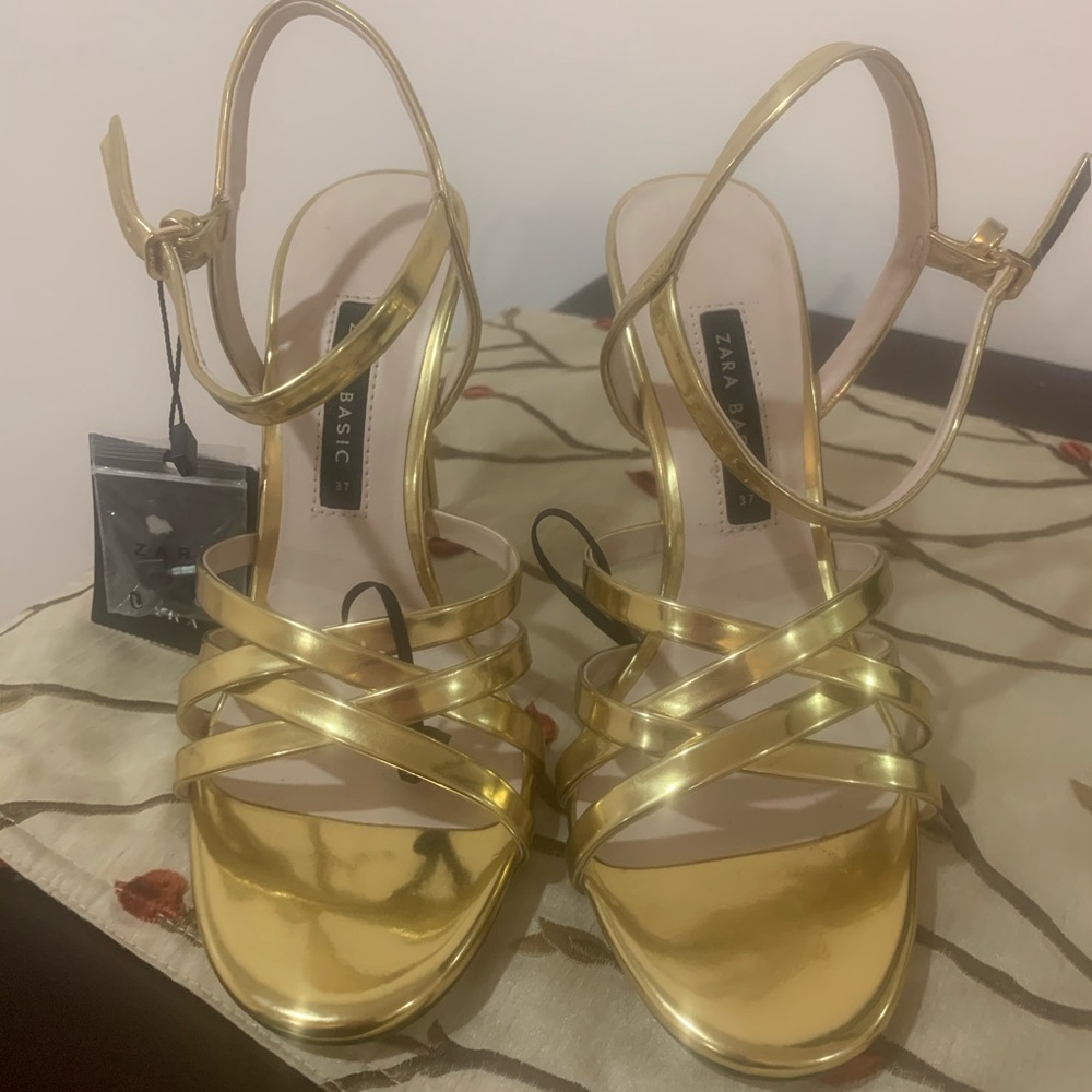 Zara brand new golden sandal